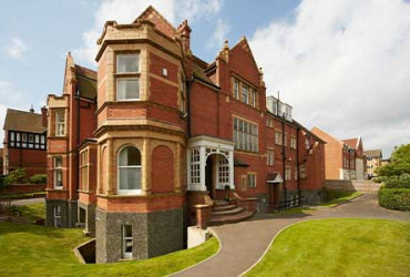 Earlscliffe College